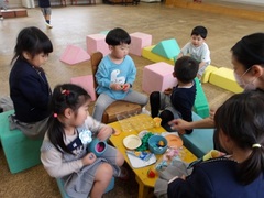 ままごとをする様子
