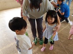 笹を持つ様子