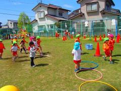 だるまさんが転んだをしている様子
