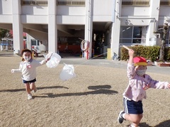 たこあげを楽しむ様子