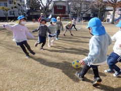 サッカーを楽しむ様子