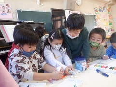 未就園児と遊ぶ様子