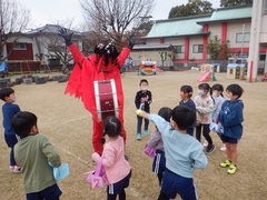 赤鬼がやってきた