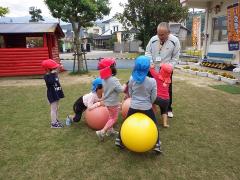 園長先生と子供たち