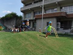 芝生のにっこり山