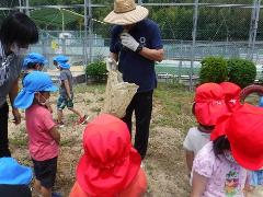 園長先生と幼児たち