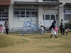 芝生園庭での遊び