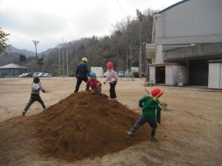 土山で遊びました