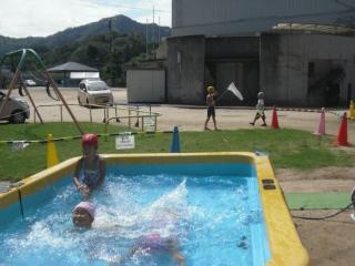 幼稚園で遊びました