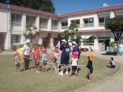 職場体験の中学生と幼児