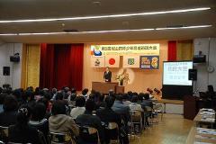 写真：大会で挨拶する松山市長