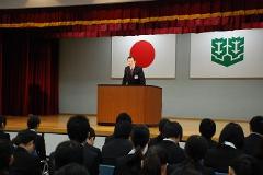 写真：説明会で挨拶する松山市長