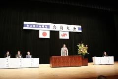 写真：会員大会で挨拶する松山市長