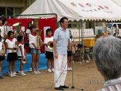 写真：勝山フェスティバルで挨拶する松山市長