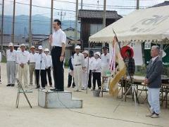 写真：ゲートボール大会で挨拶する松山市長