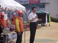写真：グラウンド・ゴルフ大会で挨拶する松山市長