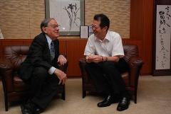 写真：ドナルド・キーン氏と松山市長