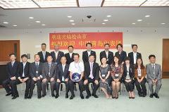 写真：中国青島訪日代表団の皆さんと松山市長