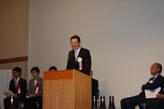 写真：松山愛郷会総会で挨拶する松山市長