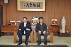 写真：大森研一さんと松山市長