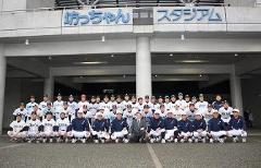 写真：大学日本代表候補選手の皆さんと松山市長