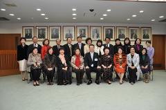 写真：国際ソロプチミスト高雄クラブの皆さんと松山市長