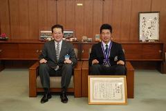 写真：松山英樹さんと松山市長