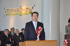 写真：まつやま農林水産まつりで挨拶する松山市長