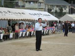 参加者を激励する松山市長