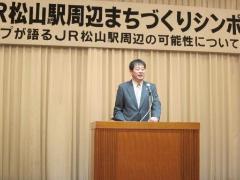 挨拶する市長