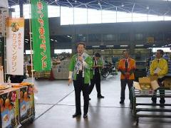 写真：「カラマンダリン」のPRをする松山市長
