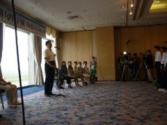 写真：開会式で挨拶する松山市長