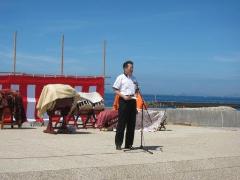 写真：海びらきフェスタで挨拶する松山市長
