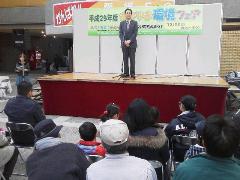 挨拶する市長