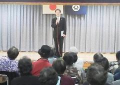 挨拶する市長