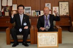 島崎勝行さんと市長
