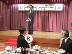 挨拶する市長