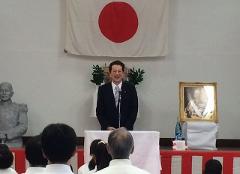 挨拶する市長