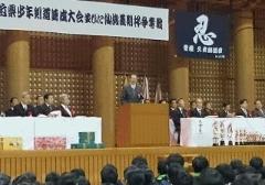 挨拶する市長