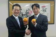 張 仁久処長と市長