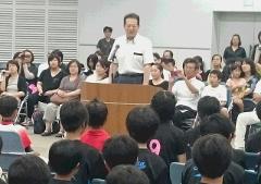 挨拶する市長