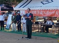 挨拶する市長