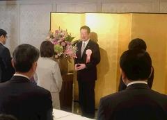 挨拶する市長