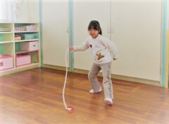 こま回しをするこどもの様子