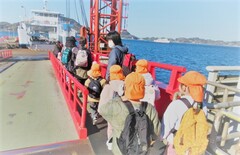 乗船する子どもの様子