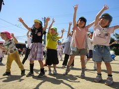 ダンスをする子どもの写真