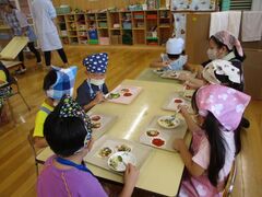 夏野菜でピザづくりの写真