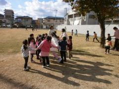 写真：子供たちが遊んでいる様子