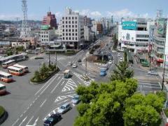 松山駅前の交差点の写真