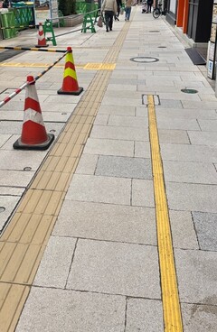 歩道の石張り舗装